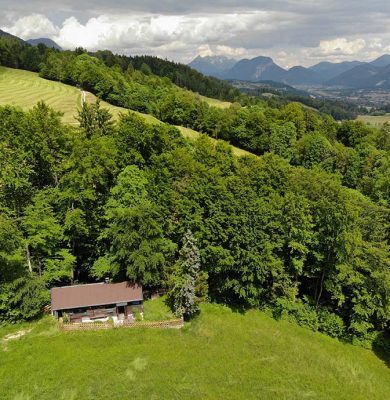 Gemütliche Berghütte im Grünen